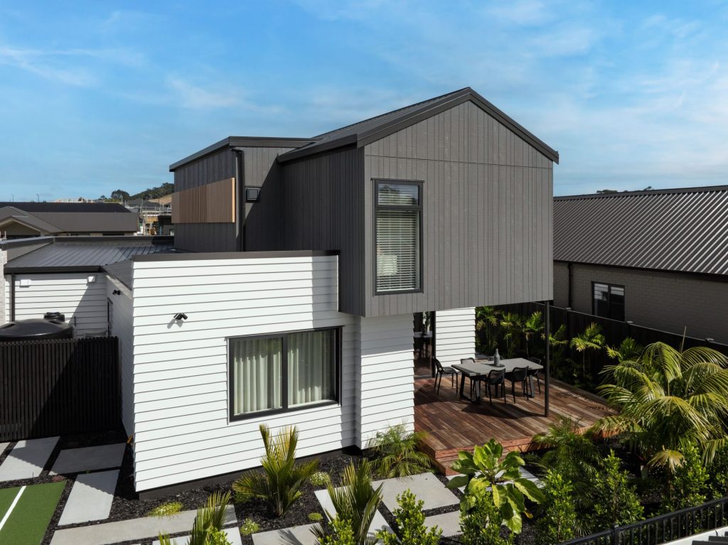 Woodsmna fusion black house